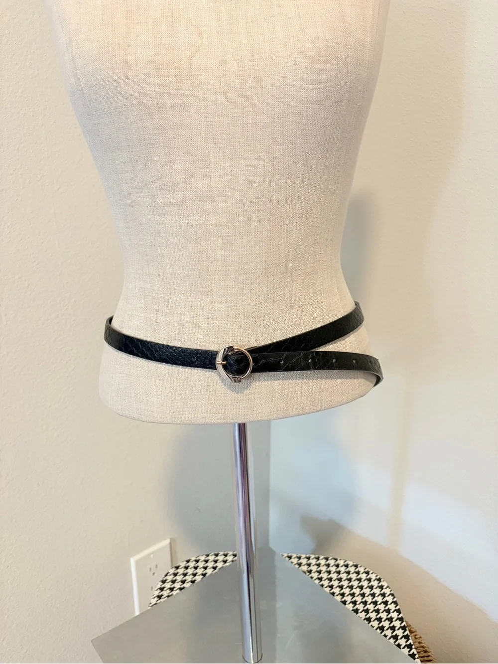 Women’s Slim Black Faux Leather Belt with Gold Ring Buckle 43 inches